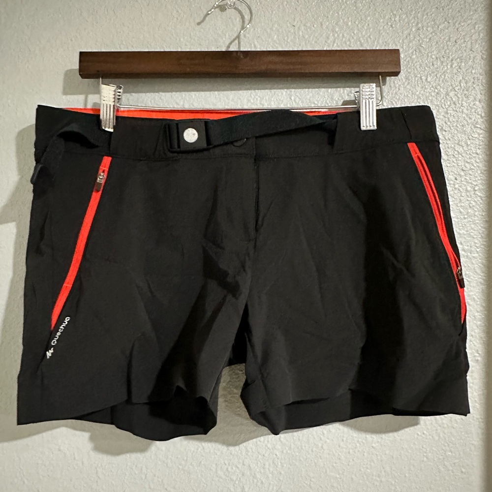Que gua shorts size 12 good condition